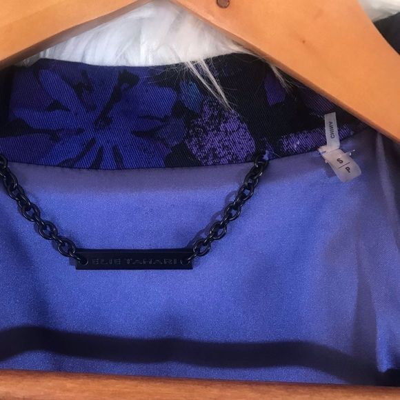 Elie Tahari | Navy & Purple Floral Cropped Blazer - Picture 4 of 6